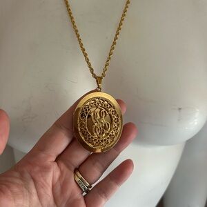 luxury large Elegant Gold Pendant Necklace 24 inches 😊